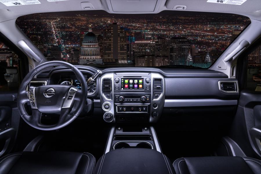 Торпедо Nissan Titan Pro4X Crew Cab 2018 года  (фото 25 из 26)